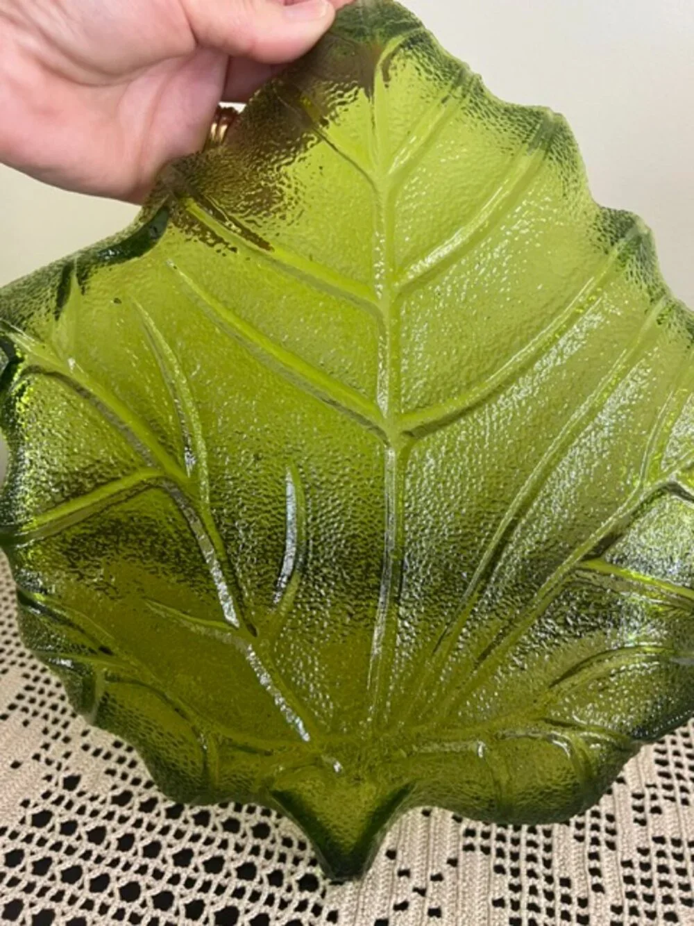VTG Mid Century Green Art Glass Maple Leaf Shaped Candy Trinket Dish